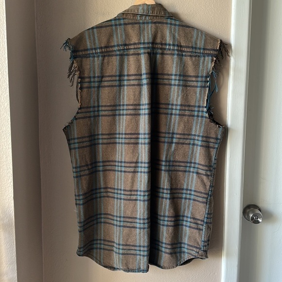 VANS Plaid Cut Off Classic Fit Muscle Button Down Shirt - Picture 7 of 7